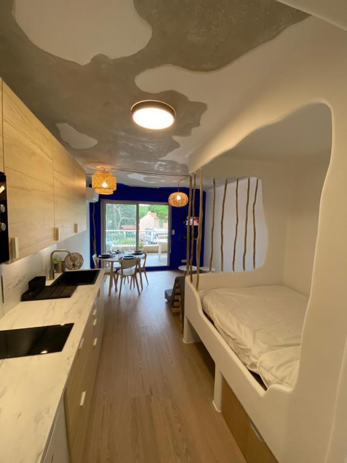 Santorini Hyerois Apartment อิแยร์ ภายนอก รูปภาพ